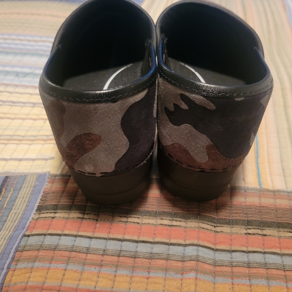 SANITA CAMOUFLAGE CLOGS - Picture 7 of 8